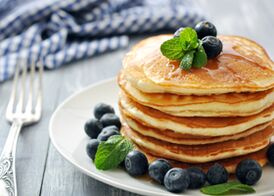 You can have breakfast, following a kefir diet, with delicious dietary pancakes